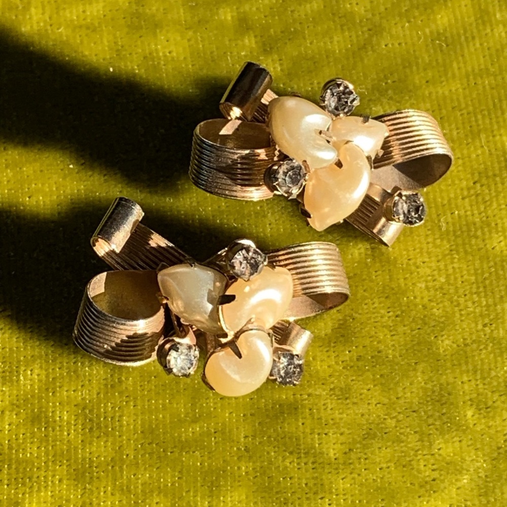 Antique Ribbon Shaped Rhinestone Earrings